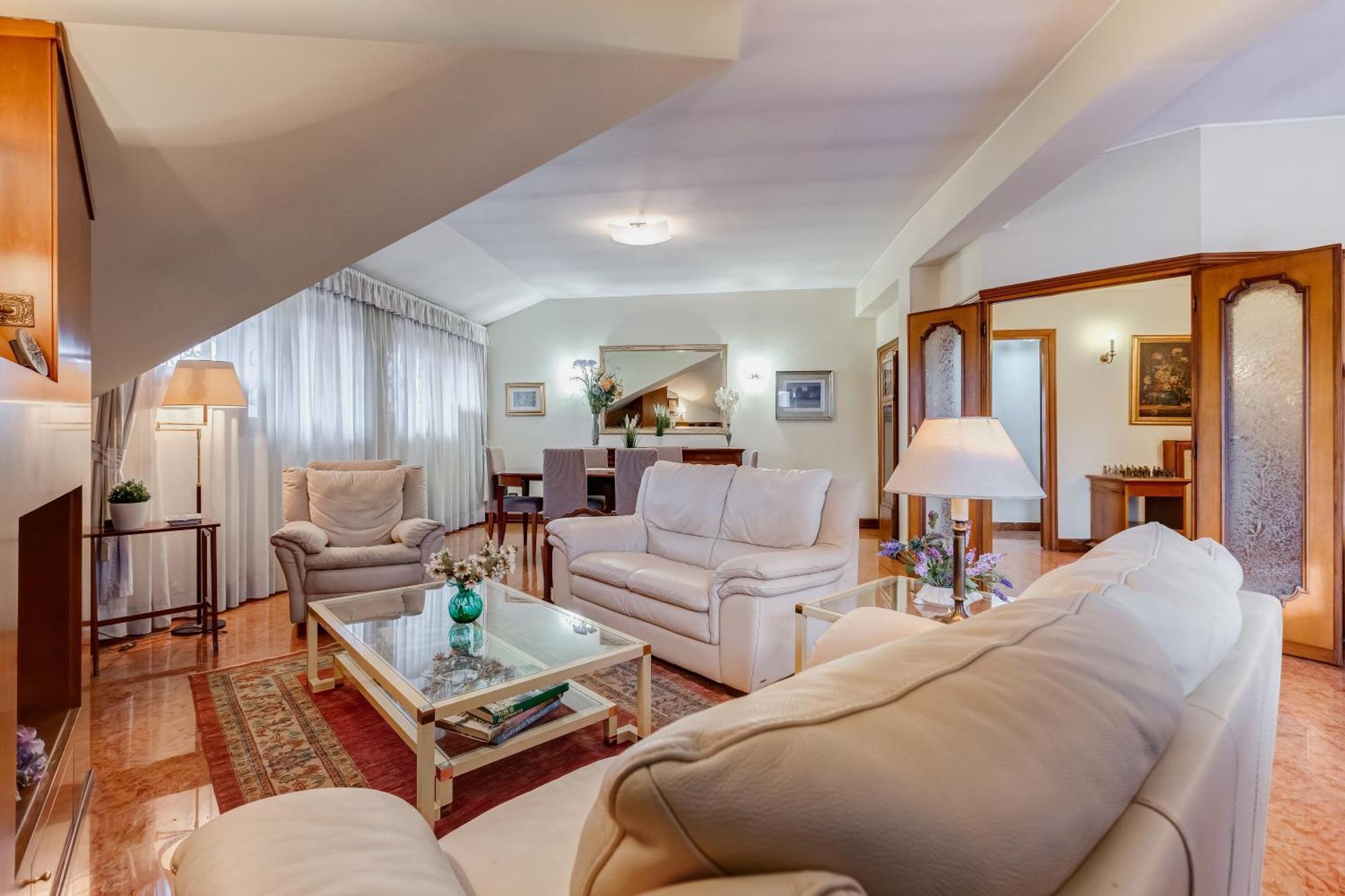 Apartment The Elegant Penthouse - Ampio Attico Con Posto Auto Rom