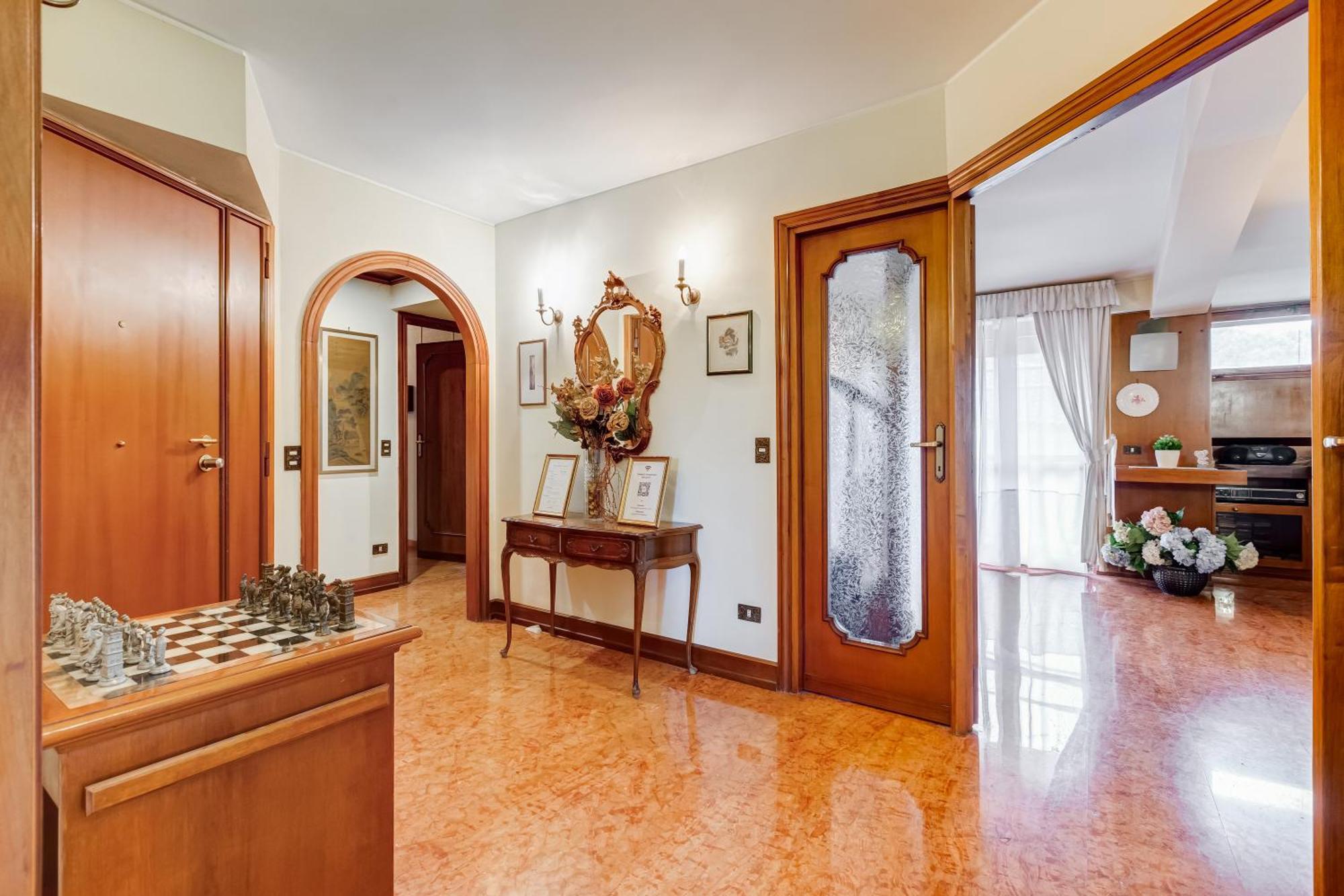 Apartment The Elegant Penthouse - Ampio Attico Con Posto Auto Rom